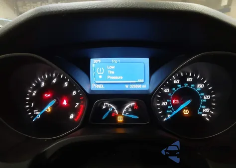 2014 Ford Focus Se z USA, uszkodzony, nr VIN 1FADP3K26EL188418